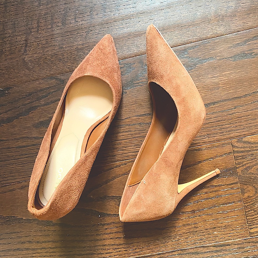 Aldo Suede brown pumps
